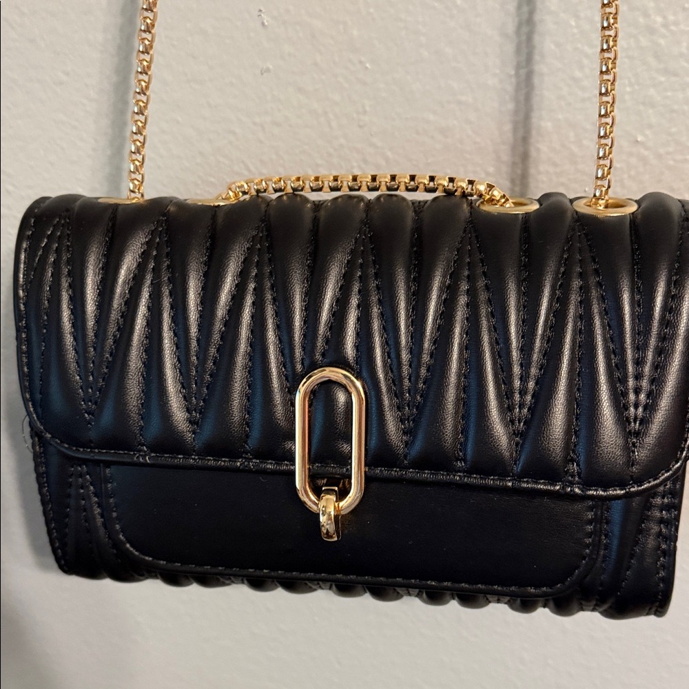 Black Quilted Chain Shoulder Bag - Picture 2 of 4